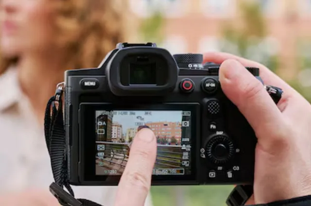 25x ऑप्टिकल जूम और AI ऑटोफोकस के साथ लॉन्च हुआ Sony का नया कैमरा, मिलेगा 4K 120fps वीडियो रिकॉर्डिंग का सपोर्ट