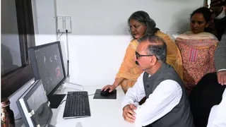 शिमला के चमियाणा अस्पताल में टेस्ला एमआरआई मशीन के शुभारंभ के दौरान सीएम सुक्खू।