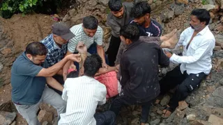 दीवार की चपेट में आकर स्वास्थ्य केंद्र प्रभारी की मौत. Jagran