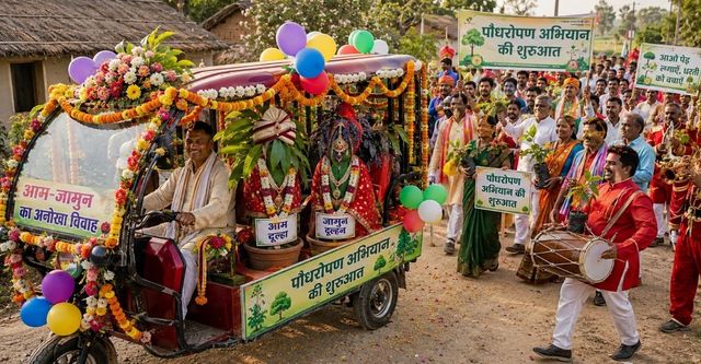 फतेहपुर में रिक्शे में निकली अनोखी बरात, आम दूल्हा बना तो जामुन बनी दुल्हन
