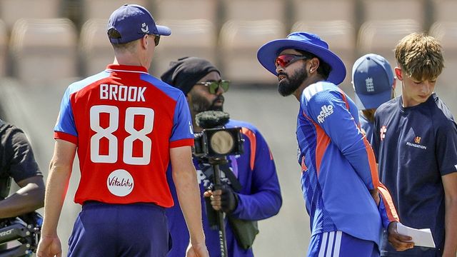 भारतीय टीम के ट्रैफिक में अटकने से आधे घंटे की देरी से शुरू हुआ 5वां T20I मैच, स्टेडियम पहुंचने में इसलिए लग गए 90 मिनट