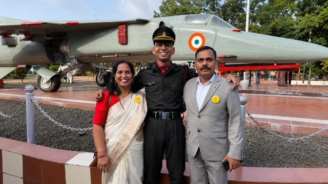 देशसेवा की तीन पीढ़ियों की विरासत... पूर्व सैनिक पिता का सपना हुआ साकार, बेटा बना सेना में लेफ्टिनेंट (डॉक्टर)
