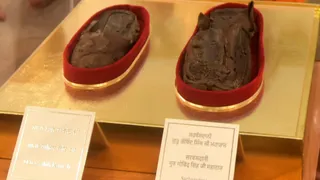 तख्त श्री हरिमंदिर में माता साहिब कौर व श्री गुरु गोविंद सिंह के पवित्र जोड़ा साहिब