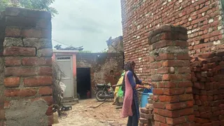 भालौठ गांव की तंग गलियों में अंकित का घर। जागरण