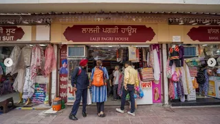 अमृतसर के विरासती मार्ग की दुकानें।