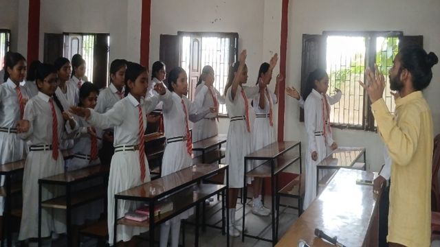 पढ़ाई में बनना है तेज और बढ़ानी है एकाग्रता, तो करें योग और मेडिटेशन