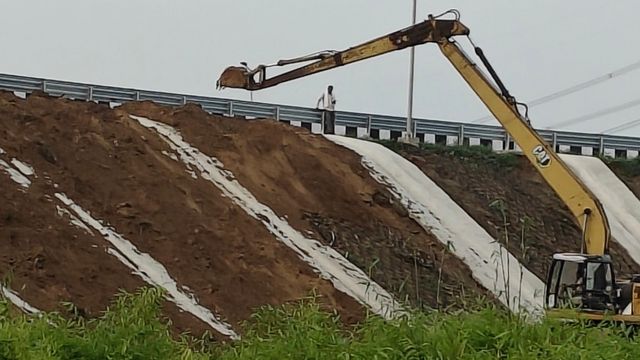 Delhi-Dehradun Green Corridor पर बरसात का कहर, मिट्टी बही...सड़क बैठी
