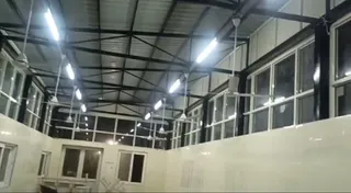 ट्राॅली शेड वाले एरिया को खाली कराकर 200 लोगों के बैठने की क्षमता वाले वेटिंग एरिया में बदल दिया है।