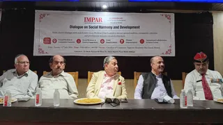 चैंबर आफ कामर्स में आयोजित सेमिनार में मंचासीन पटना हाईकोर्ट के पूर्व जस्टिस इकबाल अहमद अंसारी व अन्य प्रबुद्धजन। जागरण