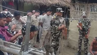 भारत-नेपाल सीमा क्षेत्र में तस्करी और अन्य अवैध गतिविधियों पर रोक लगाने के लिए चला अभियान।