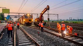 रेलवे ट्रैक का आधुनिकीकरण। फोटो जागरण