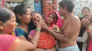 घटना की सूचना पर रोते बिलखते स्वजन। जागरण