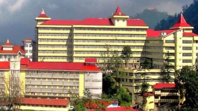 शिमला में IGMC और चमियाणा अस्पताल में एक साथ छुट्टी पर जाएंगे आधे डॉक्टर, दो बैच में रहेगा हॉलीडे शेड्यूल