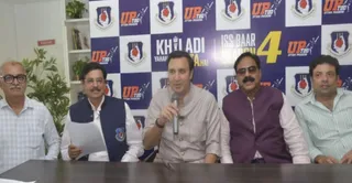 गवर्निंग काउंसिल के चेयरमैन डा. संजय कपूर। साथ में यूपीसीए के सचिव प्रेम मनोहर गुप्ता और संजीव सिंह। जागरण