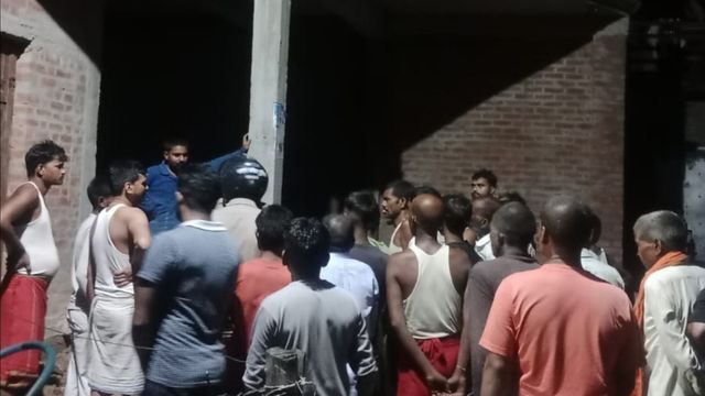 बाराबंकी में इंजेक्शन लगाते ही बच्चे की मौत, लोगों ने झोलाछाप डॉक्टर को घर में किया बंद