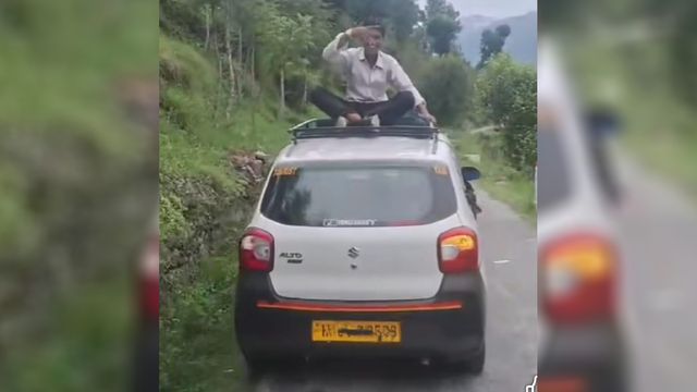 हिमाचल के चंबा में नियमों की धज्जियां उड़ाकर टैक्सी की छत पर सफर, Video वायरल होने के बाद एक्शन में पुलिस 
