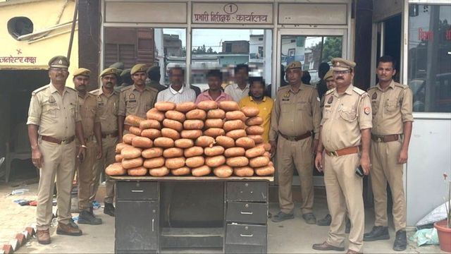 चंदौली में गांजा तस्करी करने वाले गिरोह का भंडाफोड़, 22.50 लाख के माल के साथ चार गिरफ्तार
