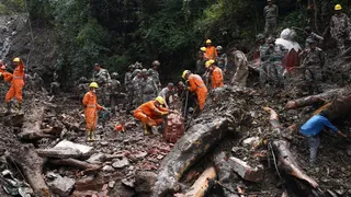 भूस्खलन से दो दिन बाद भी नहीं खुला यमुनोत्री राजमार्ग