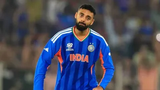 वरुण चक्रवर्ती हुए बाहर