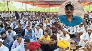 धौलपुर में रस्म पगड़ी कार्यक्रम में जुटी भीड़। इंसेट में जगन गुर्जर का फाइल फोटो।