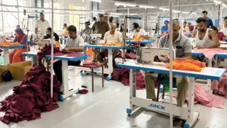 इस इकाई से कुल 81 स्थानीय कारीगरों को प्रत्यक्ष रूप से रोजगार मिला है। फोटो: जागरण