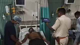 गंभीर रूप से घायल को एक निजी अस्पताल में भर्ती कराया गया।