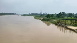 बागमती नदी के जलस्तर में अचानक उफान आ गया। फोटो: जागरण