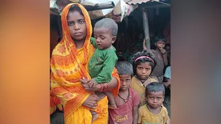 बच्चों के साथ पत्नी सुनीला। जागरण