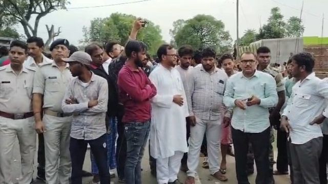 देवघर में दो बाइकों की आमने-सामने टक्कर में दो चचेरे भाइयों की मौत, तीन गंभीर रूप से घायल
