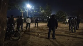 शिवनारायणपुर में दो गुटों के बीच हिंसक झड़प हुई। एआई जेनरेटेड इमेज