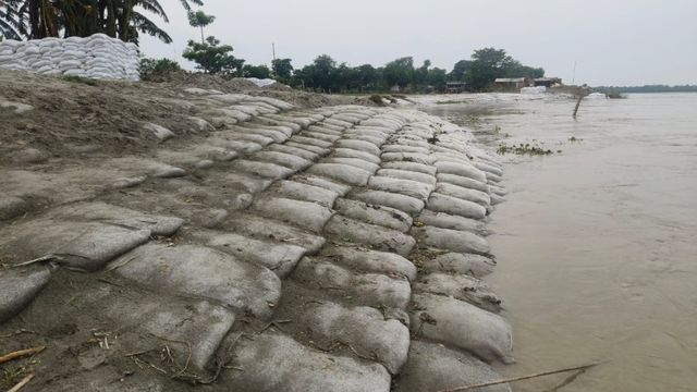खगड़िया में बाढ़ का खतरा: खतरे के निशान से 16 CM ऊपर बह रही बागमती, कोसी भी लाल निशान के करीब
