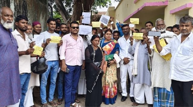 लातेहार के बरवाडीह में स्मार्ट मीटर का झटका! उपभोक्ताओं को थमाया 6 लाख तक का बिजली बिल, हंगामा
