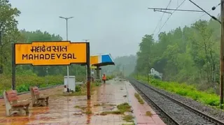 महादेवशाल धाम स्टेशन में 30 जुलाई से लेकर 28 अगस्त तक 22 मेमू और एक्सप्रेस ट्रेनों का अस्थायी ठहराव की घोषणा हुई।