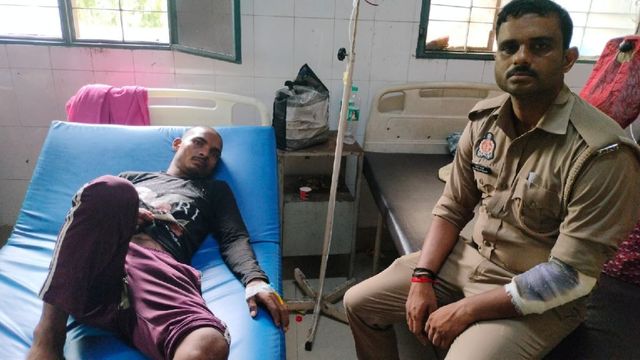 फर्रुखाबाद में 25 हजार का इनामी गोकशी का आरोपी मुठभेड़ में गिरफ्तार, पैर में गोली लगने से घायल