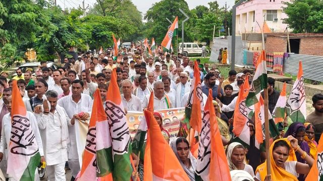 राम मंदिर चढ़ावा चोरी और पेपर लीक पर कांग्रेस का शक्ति प्रदर्शन, पैदल मार्च कर सरकार को घेरा