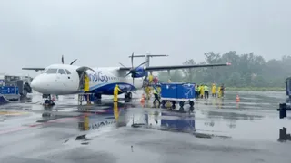 बरेली एयरपोर्ट पर नोएडा से पहुंचा इंडिगो का विमान फइल फोटो