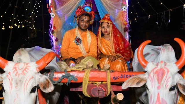 बोकारो की इस बरात ने बटोरी सुर्खियां, पुराने जमाने की परंपरा देख भावुक हुए लोग