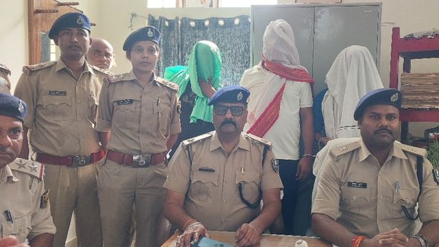 बक्सर: मोबाइल रिपेयरिंग दुकान में चल रही थी शराब पार्टी, कट्टा-कारतूस के साथ 3 गिरफ्तार
