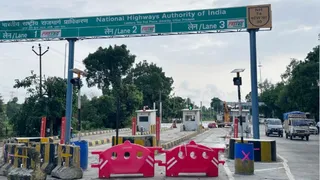 बरेली-सितारगंज हाईवे पर रिठौरा स्थित टोल प्लाजा। जागरण