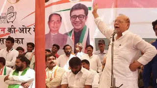सभा को संबोधित करते हुए धनबाद के पूर्व विधायक मन्नान मल्लिक। (फाइल फोटो)