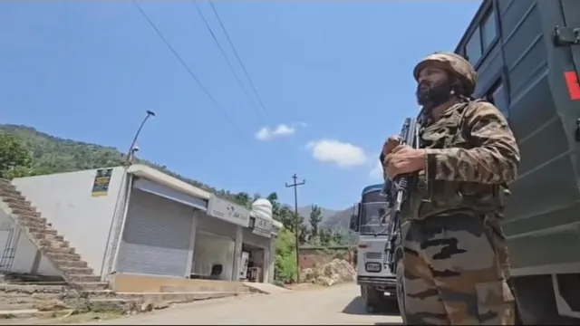 CCTV में आधी रात सड़क पार करते दिखे दो संदिग्ध, राजौरी में अलर्ट के बाद भंगाई से कोपरा टॉप तक ड्रोन-कुत्तों से सर्च