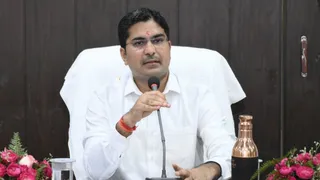 डीएम अंकित खंडेलवाल।
