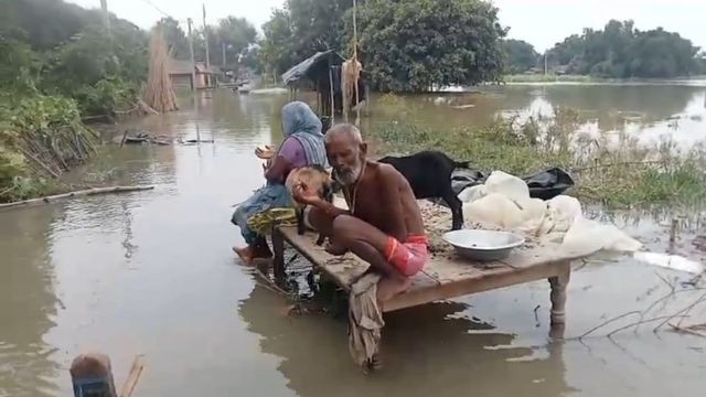 बिहार: बरसात के दिनों में पलायन कर जाते हैं यहां के लोग, बाकी के ग्रामीण मचान पर काटते हैं रात 
