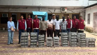 मोबाइल टावराें से आरआरयू चोरी कर हांगकांग में बेचने वाले गिरोह के चार गुर्गे गिरफ्तार। जागरण