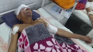 अस्पताल में उपचाररत घायल बुजुर्ग।