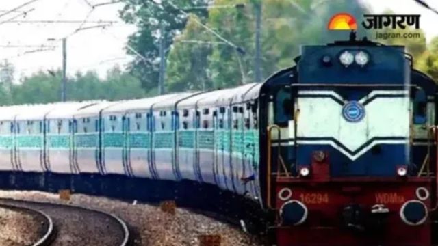 इंजन में तकनीकी खराबी से 45 मिनट तक सोनपुर स्टेशन पर खड़ी रही पैसेंजर ट्रेन, यात्री हुए परेशान