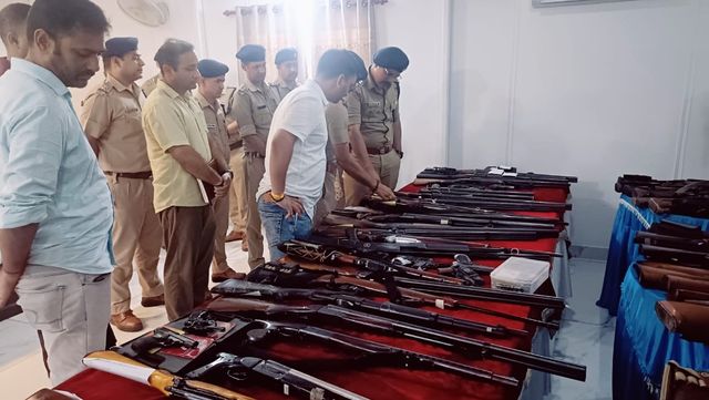 उत्तराखंड पुलिस की बड़ी कार्रवाई, 94 शस्त्र लाइसेंस की जांच को पंजाब-जम्मू कश्मीर और यूपी जाएगी टीम
