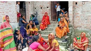 घटना की सूचना पर रोते बिलखते स्वजन। जागरण