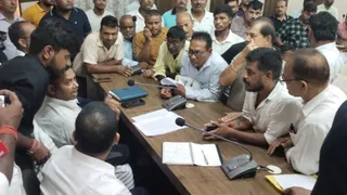 भागलपुर हवाई अड्डा क्षेत्र के मकानों पर नोटिस से भड़का आक्रोश, नगर निगम कार्यालय में हंगामा
