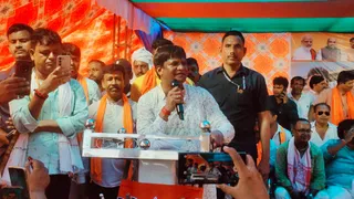 सभा को संबोधित करते सांसद ढुलू महतो। (फोटो जागरण)